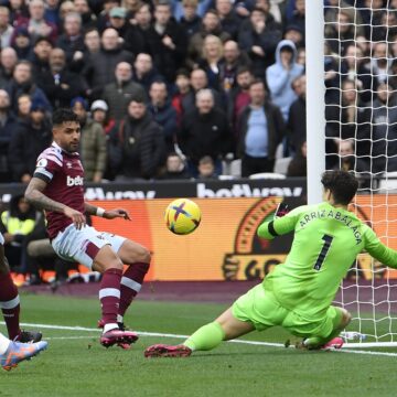 The points are shared in a battling London derby. West Ham United 1-1 Chelsea FT.