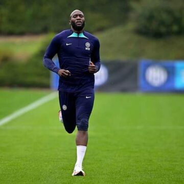 Inter Milan are hoping to keep Romelu Lukaku at the club with a meeting with Chelsea planned to discuss the striker’s future.