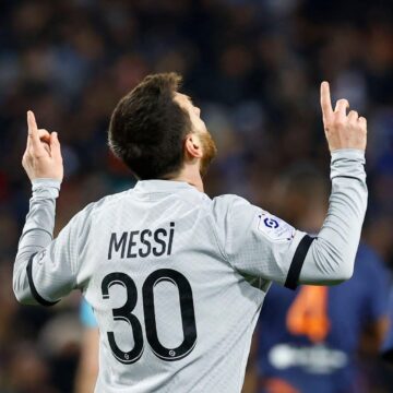 Messi cleans up to rescue stumbling PSG.