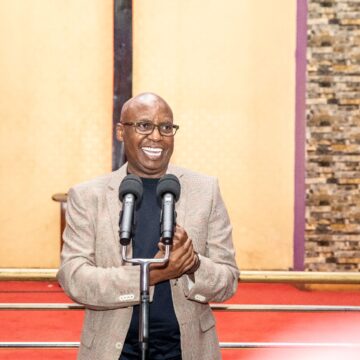 “Ruto Unacheza na Live Wire! Hatutakubali unyanyase Mama Ngina” Wanjigi defends the Kenyatta Family